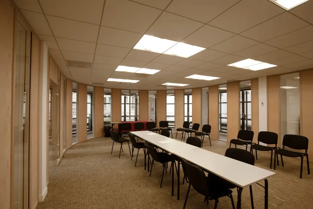 Rénovation d'un immeuble d'entreprise place du Colonel Bourgoin à Paris