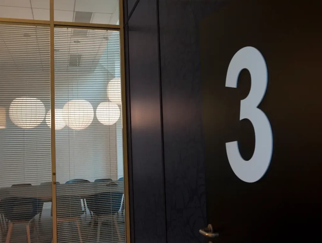 Rénovation d'un immeuble d'entreprise place du Colonel Bourgoin à Paris