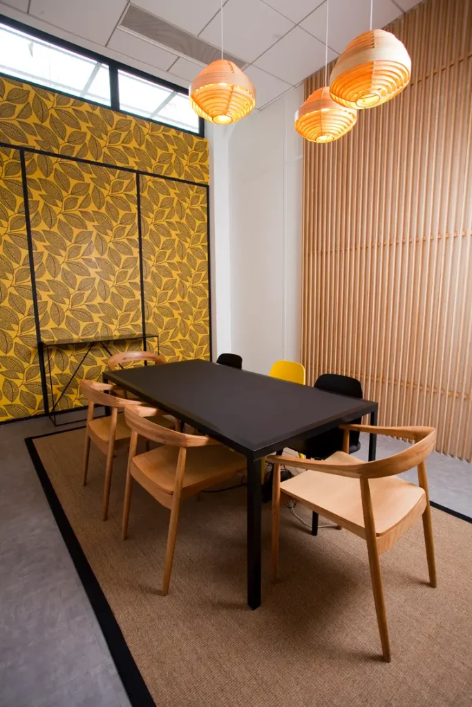 Rénovation d'un immeuble d'entreprise place du Colonel Bourgoin à Paris