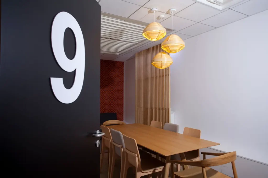 Rénovation d'un immeuble d'entreprise place du Colonel Bourgoin à Paris