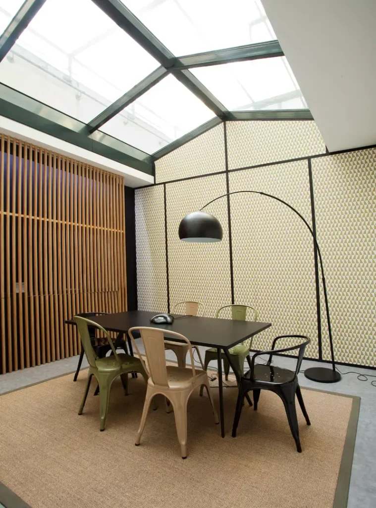 Rénovation d'un immeuble d'entreprise place du Colonel Bourgoin à Paris