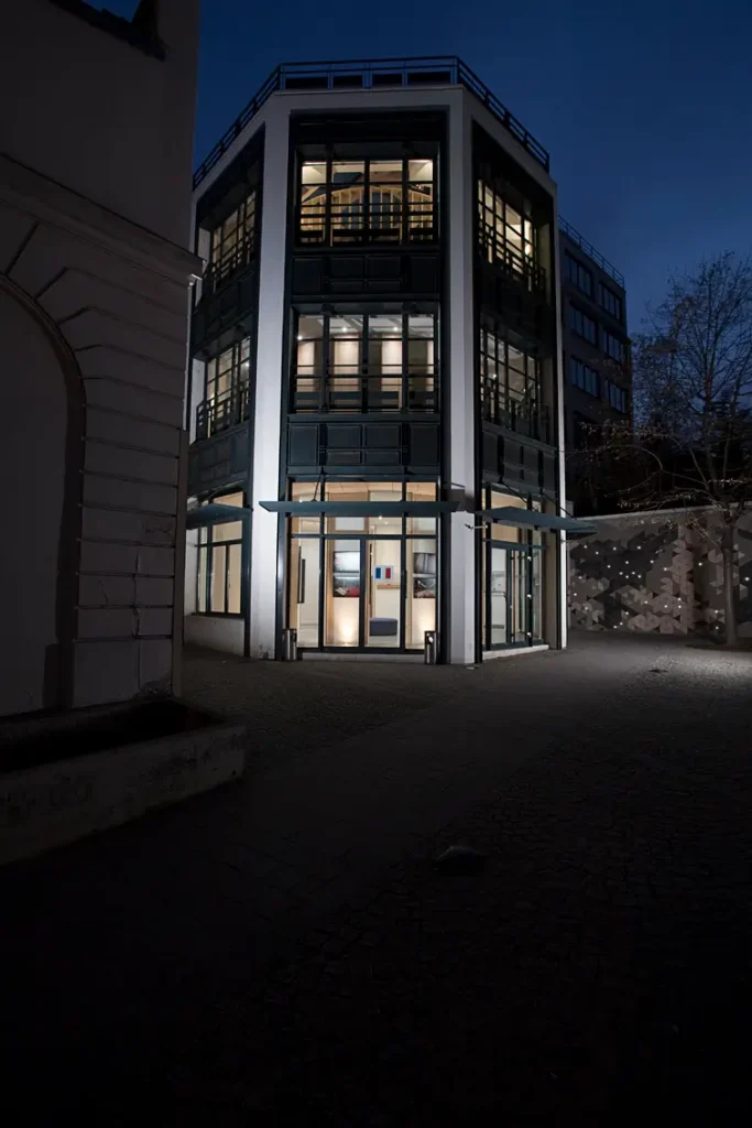 Rénovation d'un immeuble d'entreprise place du Colonel Bourgoin à Paris
