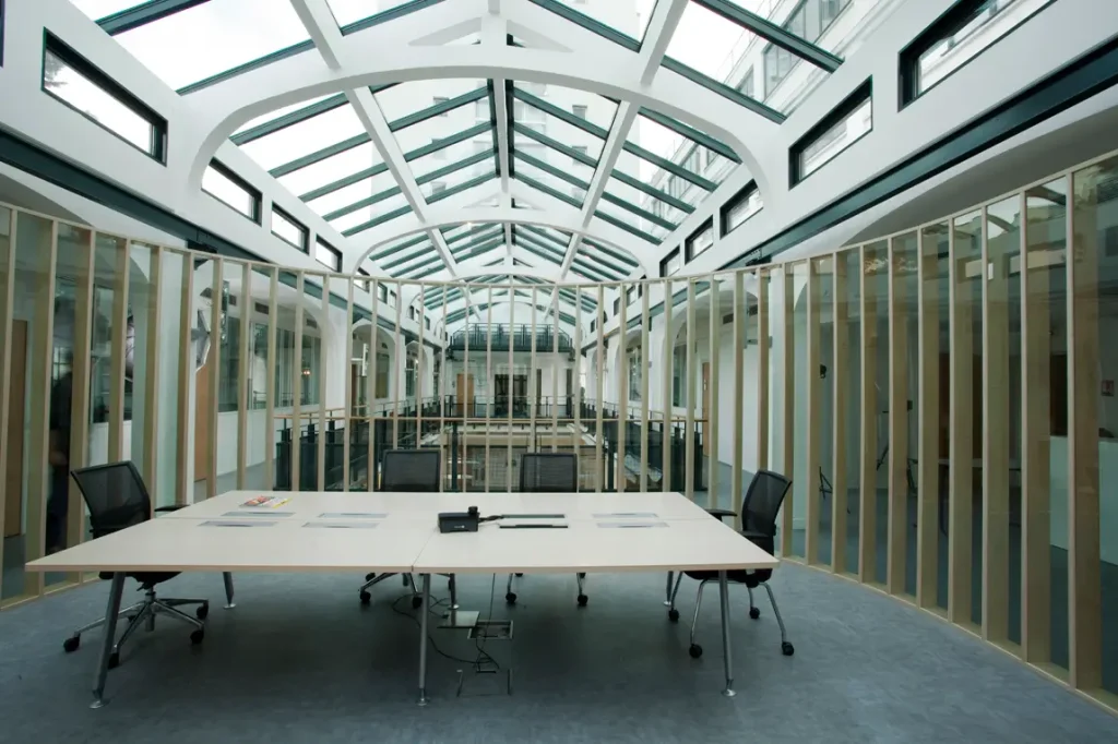 Rénovation d'un immeuble d'entreprise place du Colonel Bourgoin à Paris