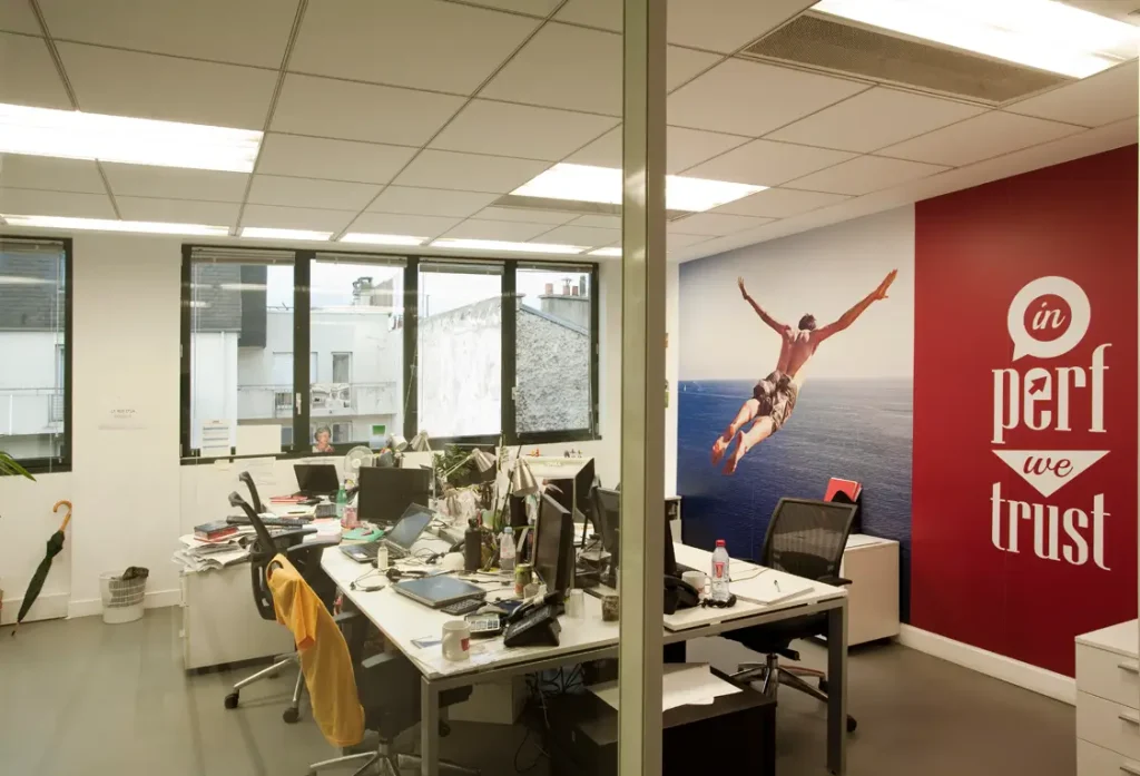 Rénovation d'un immeuble d'entreprise place du Colonel Bourgoin à Paris