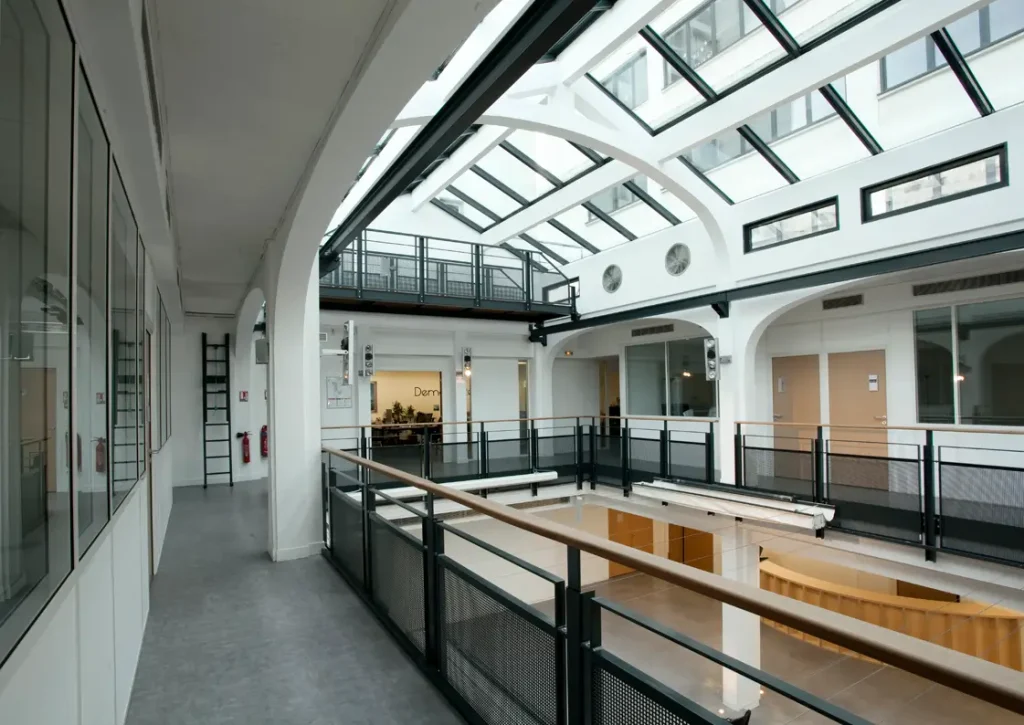 Rénovation d'un immeuble d'entreprise place du Colonel Bourgoin à Paris