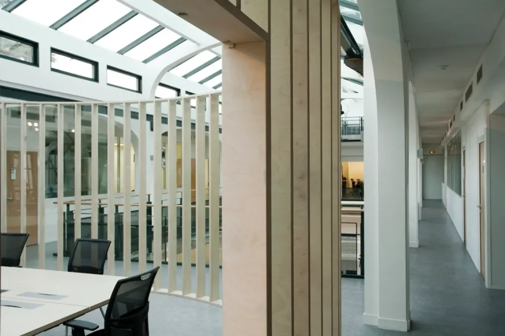 Rénovation d'un immeuble d'entreprise place du Colonel Bourgoin à Paris