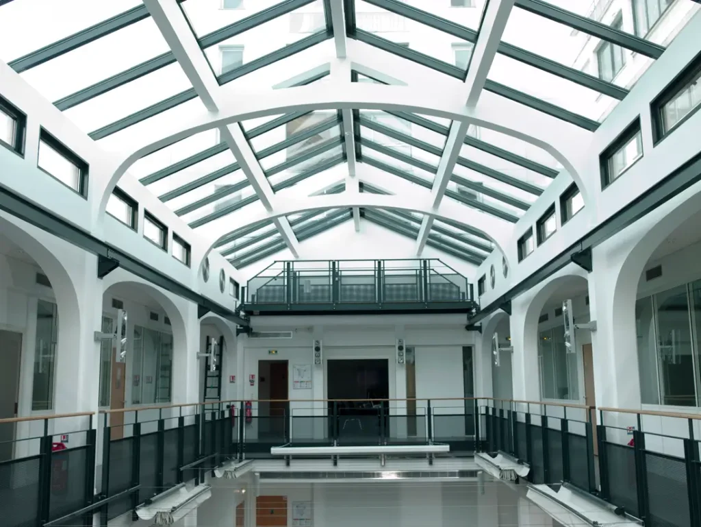 Rénovation d'un immeuble d'entreprise place du Colonel Bourgoin à Paris