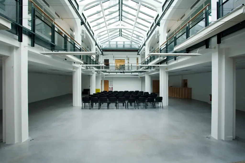 Rénovation d'un immeuble d'entreprise place du Colonel Bourgoin à Paris